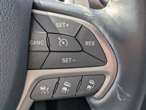 Used 2017 Jeep Grand Cherokee Overland w/ Jeep Active Safety Group image 23