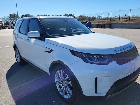 Used 2018 Land Rover Discovery HSE image 2