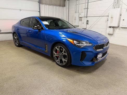 Used 2018 Kia Stinger GT2 AWD/4WD image 4