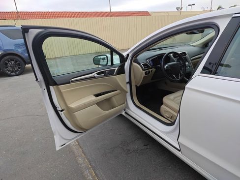 Used 2013 Ford Fusion SE FWD image 5