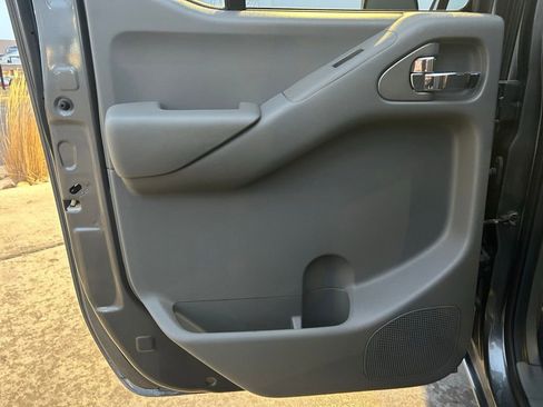 Used 2019 Nissan Frontier SV image 27