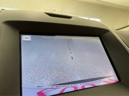 Used 2019 Ford Edge Titanium image 33