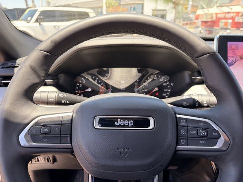 Used 2025 Jeep Compass Limited AWD/4WD image 28