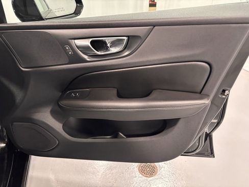 Used 2019 Volvo S60 T5 Momentum w/ Premium Package image 19