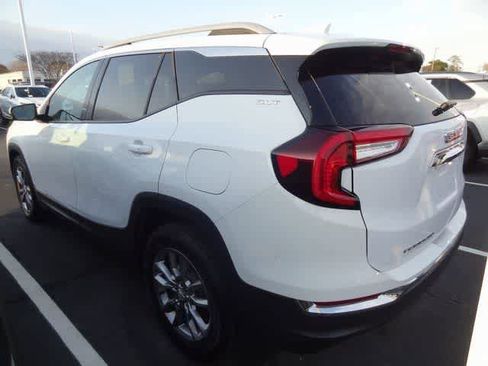 Used 2024 GMC Terrain SLT image 9