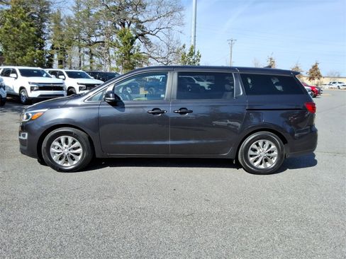 Used 2021 Kia Sedona LX image 8