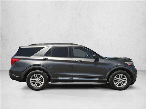 Used 2020 Ford Explorer XLT w/ Equipment Group 202A RWD image 4