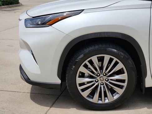 Used 2021 Toyota Highlander Platinum AWD/4WD image 8