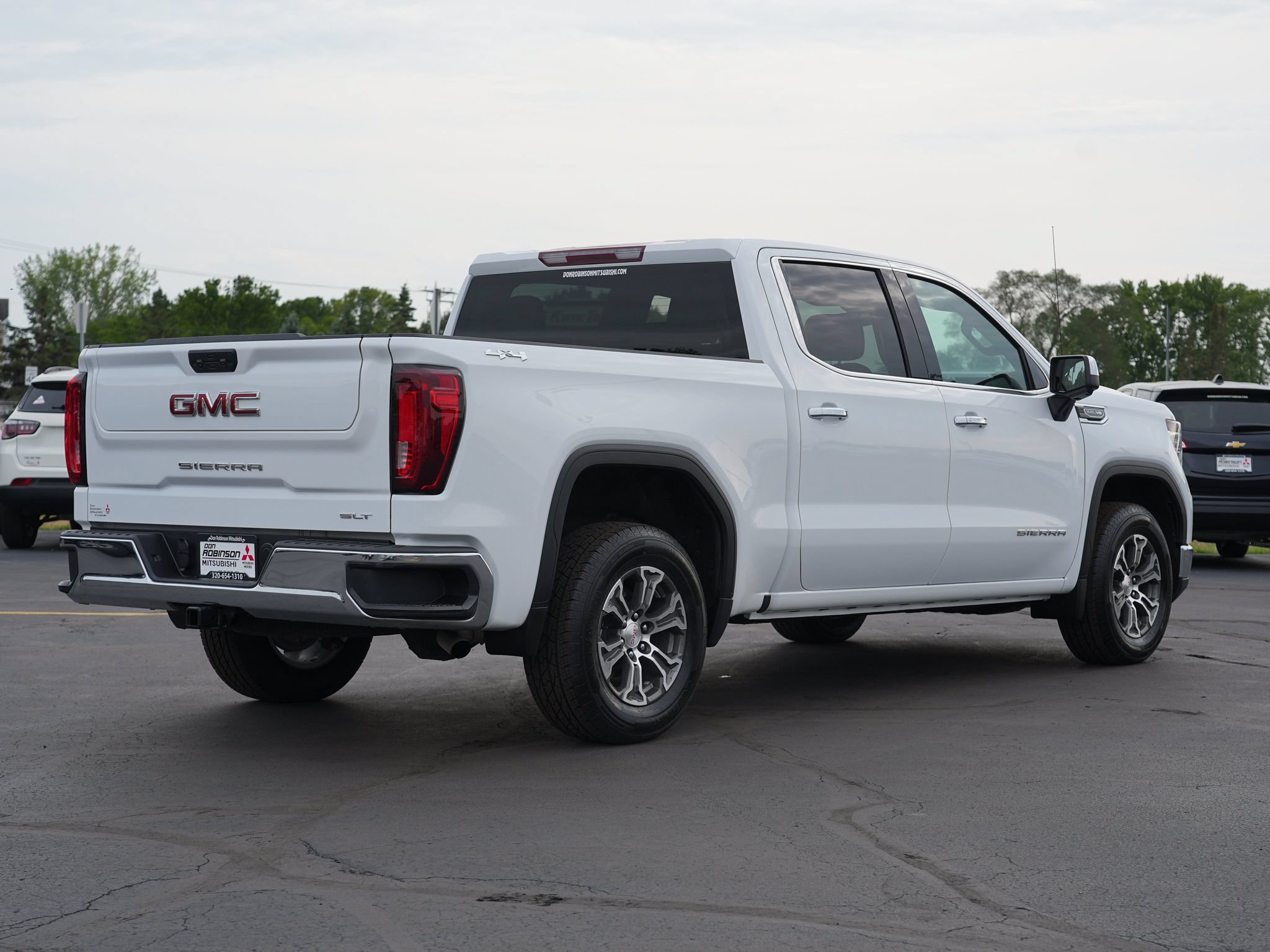 Used 2025 GMC Sierra 1500 SLT AWD/4WD image 3