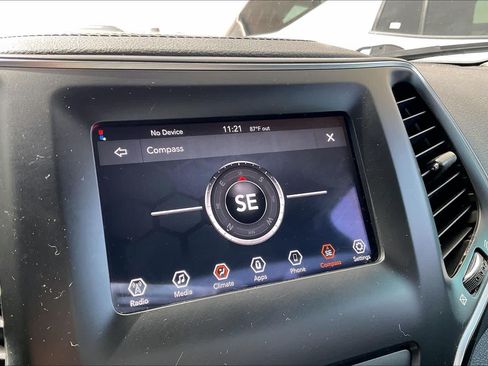 Used 2020 Jeep Cherokee Latitude Plus FWD image 30