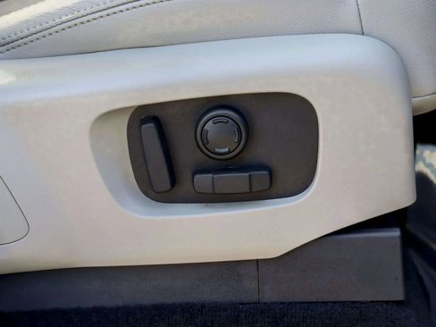 Used 2018 Land Rover Discovery SE image 39