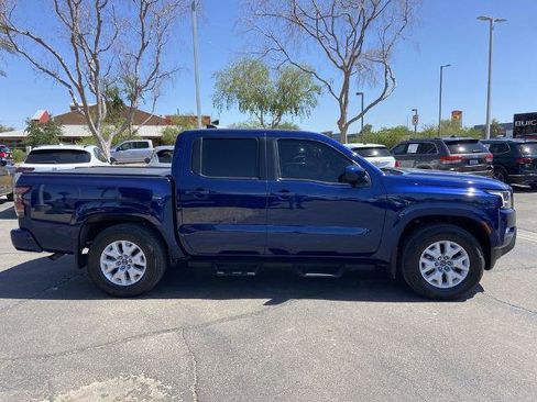 Used 2022 Nissan Frontier SV RWD image 2