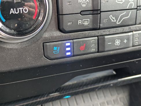 Certified 2021 Ford F350 Platinum image 27