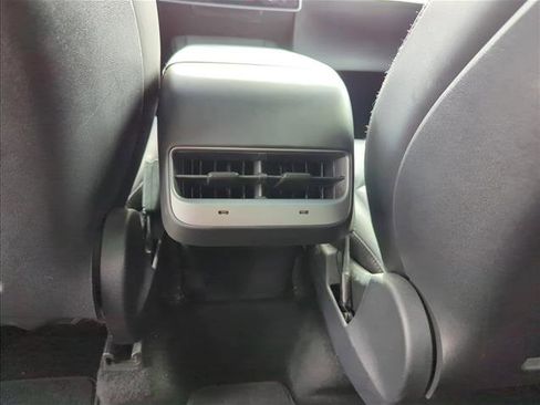 Used 2021 Tesla Model Y Long Range image 19