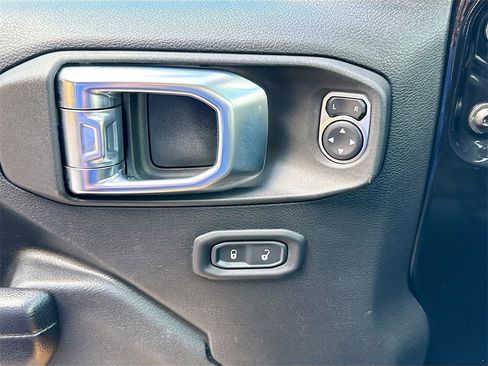 Used 2021 Jeep Wrangler Unlimited Islander image 18
