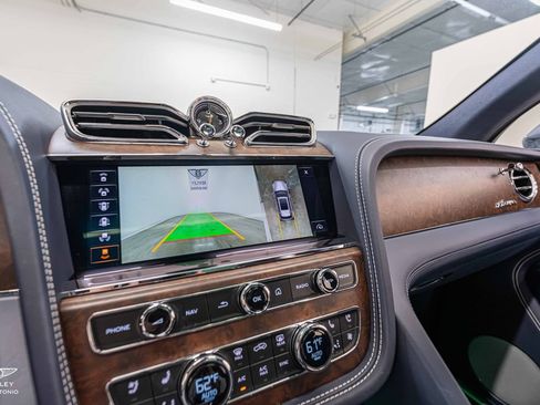 Used 2023 Bentley Bentayga AWD/4WD image 48