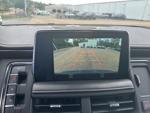 Used 2023 Chevrolet Suburban Premier image 15