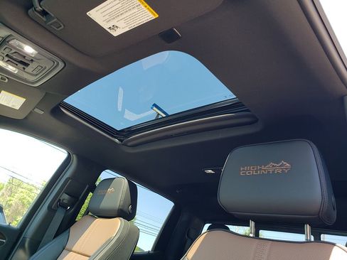 Used 2026 Chevrolet Silverado 1500 High Country w/ Technology Package AWD/4WD image 19