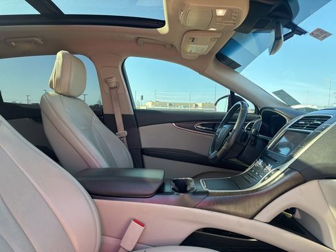 Used 2020 Lincoln Nautilus Reserve image 11