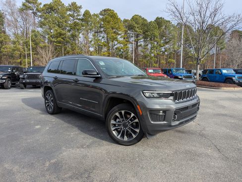 Certified 2024 Jeep Grand Cherokee L Overland w/ Trailer Tow Package image 3