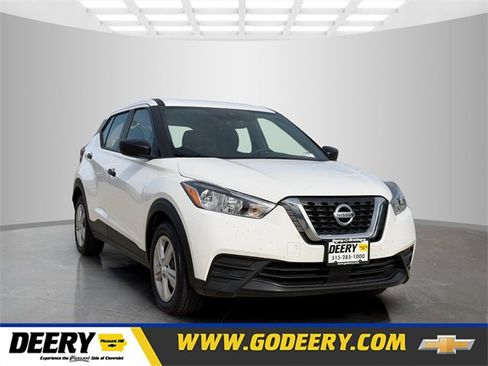 Used 2020 Nissan Kicks S image 1