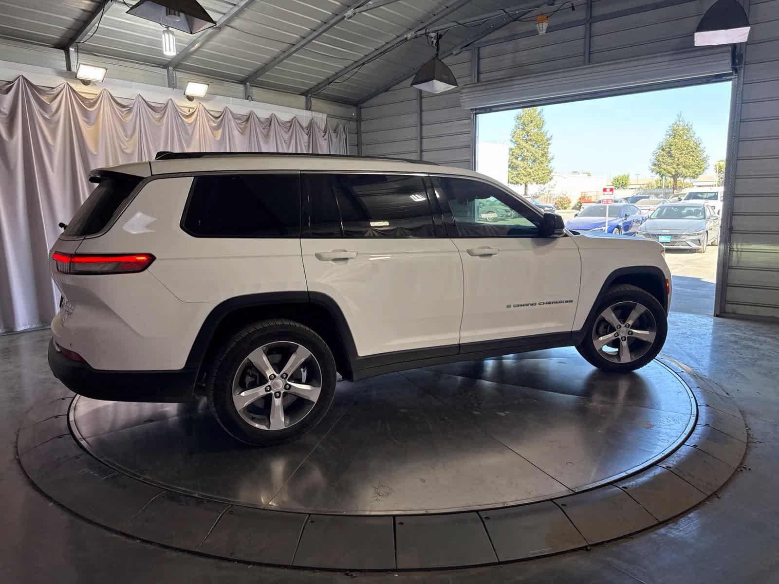 Used 2021 Jeep Grand Cherokee L Limited w/ Luxury Tech Group II AWD/4WD image 4