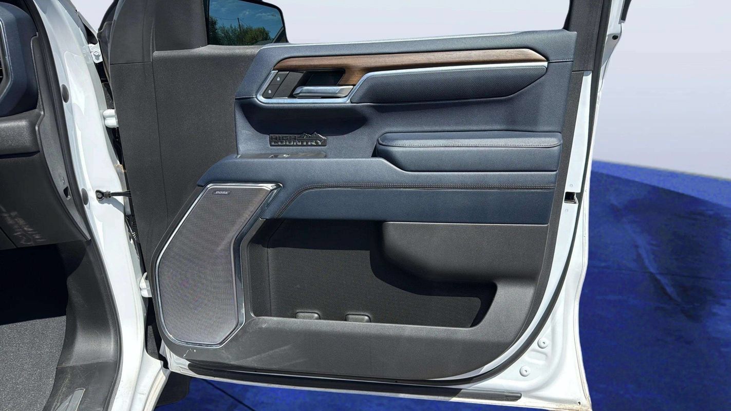 Used 2023 Chevrolet Silverado 1500 High Country w/ High Country Premium Package AWD/4WD image 18