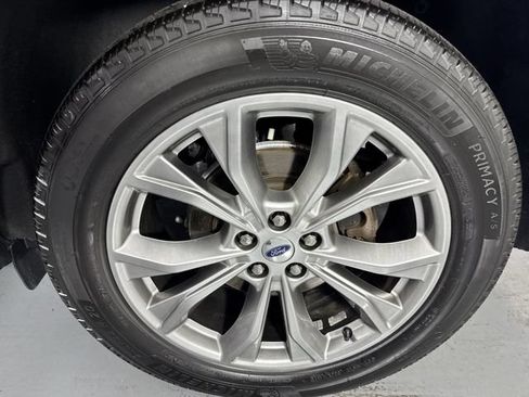Used 2020 Ford Explorer XLT w/ Equipment Group 202A AWD/4WD image 6