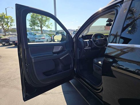 Used 2025 Ford Expedition Active AWD/4WD image 21
