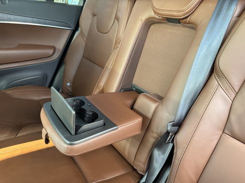 Used 2025 Volvo XC90 B6 Ultra image 45