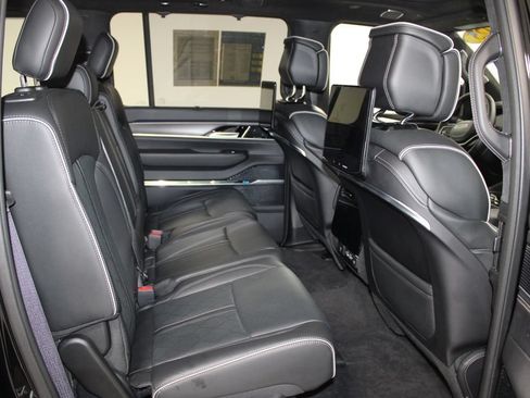 Used 2025 Jeep Grand Wagoneer Series II Obsidian w/ Quick Order Packagew 28T AWD/4WD image 32