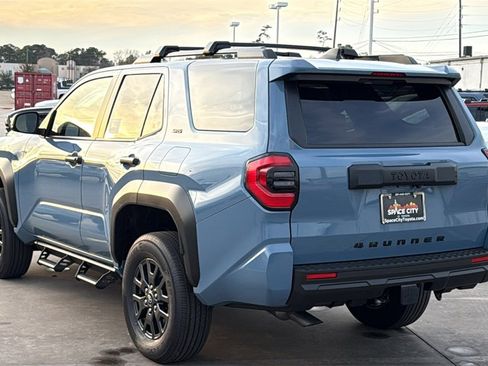 New 2026 Toyota 4Runner SR5 image 3