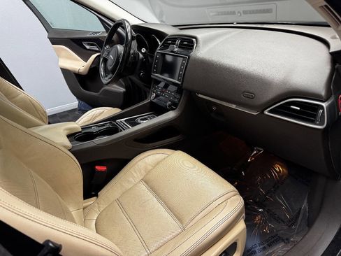 Used 2017 Jaguar F-PACE Prestige image 56