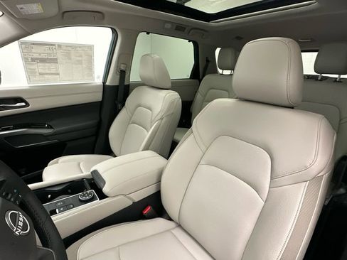 New 2026 Nissan Pathfinder SL w/ SL Premium Package AWD/4WD image 9
