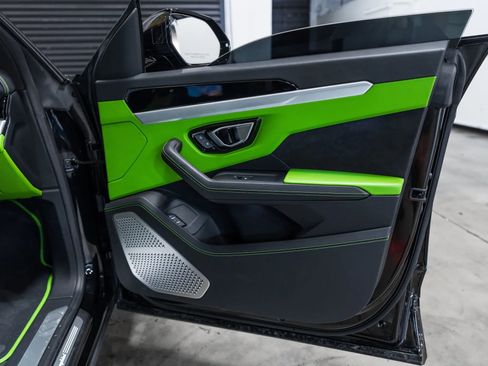 Used 2020 Lamborghini Urus image 33