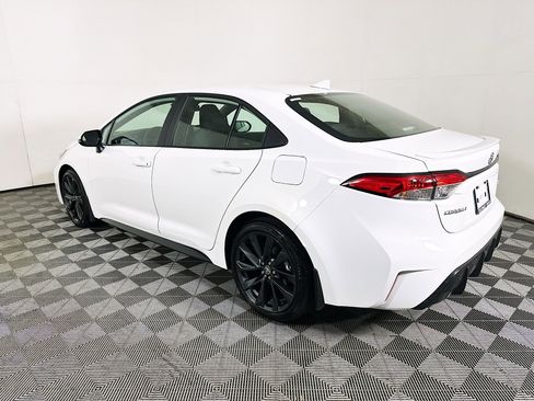 Used 2026 Toyota Corolla SE FWD image 5