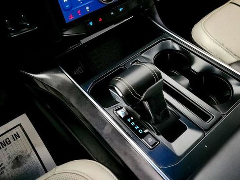 Used 2025 Ford F150 Lightning Platinum image 17