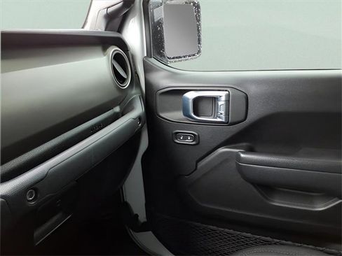 Used 2022 Jeep Gladiator Willys image 22