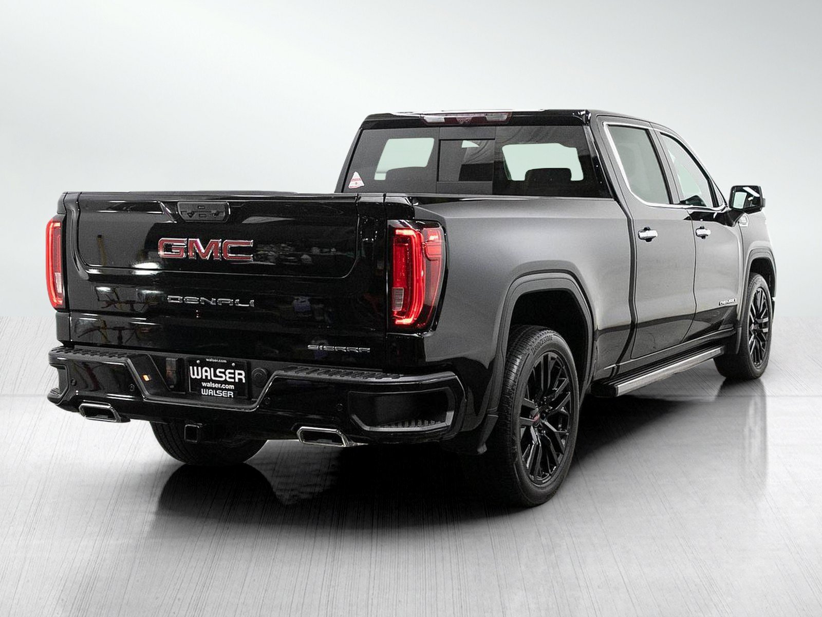 Used 2024 GMC Sierra 1500 Denali w/ Technology Package AWD/4WD image 5