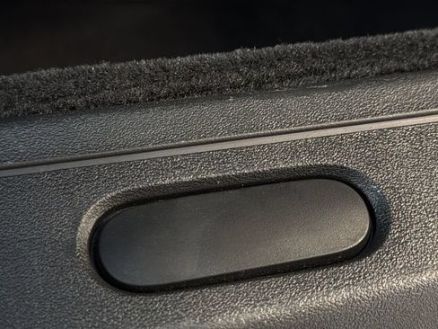 Used 2024 Rivian R1S Adventure AWD/4WD image 8