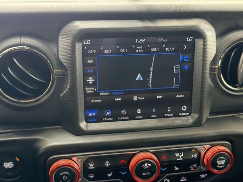 Used 2023 Jeep Gladiator Overland AWD/4WD image 19