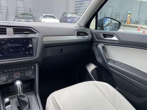 Used 2019 Volkswagen Tiguan SE w/ Panoramic Sunroof Package FWD image 4