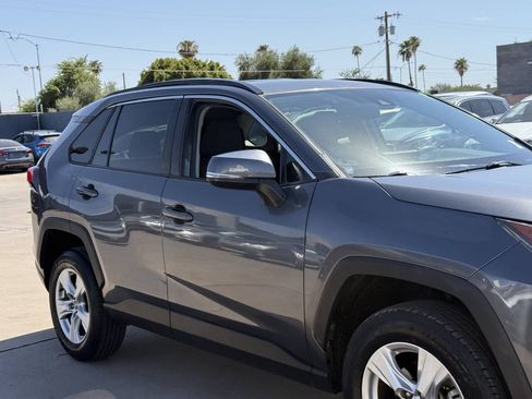 Used 2020 Toyota RAV4 XLE FWD image 7
