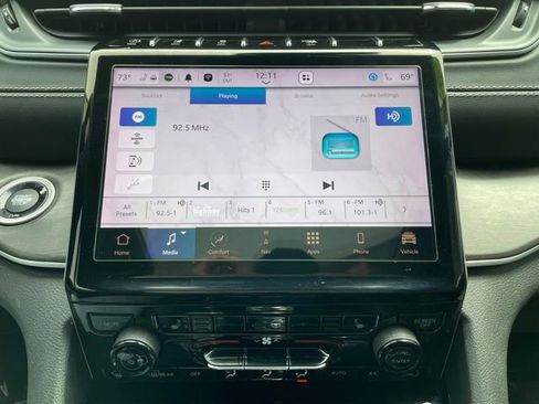 Used 2023 Jeep Grand Cherokee L Limited AWD/4WD image 19