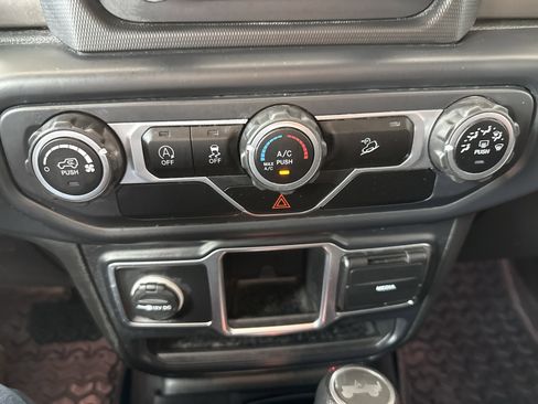 Used 2020 Jeep Wrangler Unlimited Sport AWD/4WD image 25