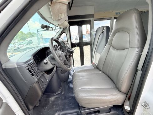 Used 2005 Chevrolet Express 3500 w/ School Bus Package RWD image 9