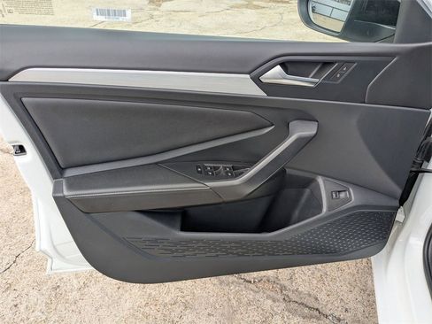 Used 2025 Volkswagen Jetta Sport image 13
