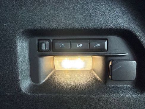 Used 2022 Ford Explorer Limited w/ Equipment Group 301A AWD/4WD image 41