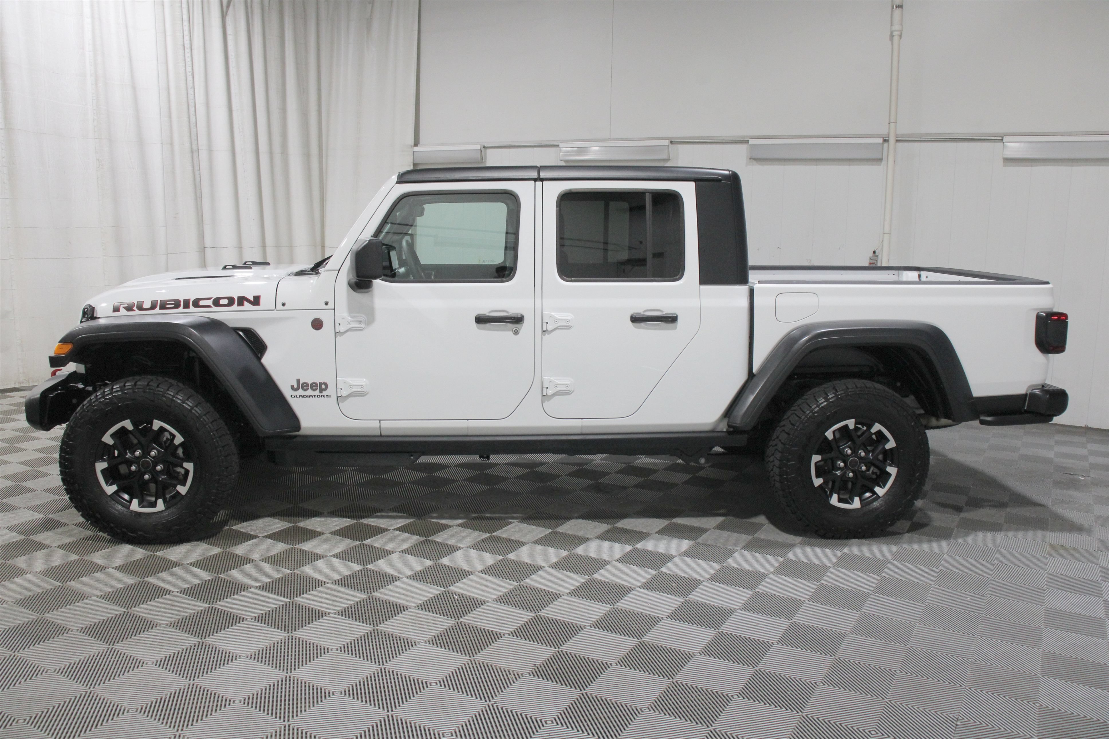 Used 2026 Jeep Gladiator Rubicon w/ Steel Power Dome Hood Package AWD/4WD image 37