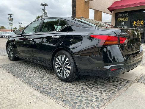 Used 2024 Nissan Altima 2.5 SV FWD image 7